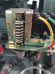 空壓機壓力升到0.8以上還不會自動停止,該怎么調(diào)節(jié),有兩個可調(diào)節(jié)的彈簧,是該旋緊還是旋松